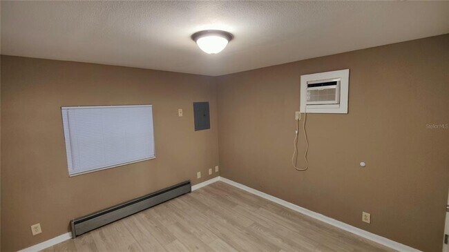 Building Photo - 1215 Skyview Blvd