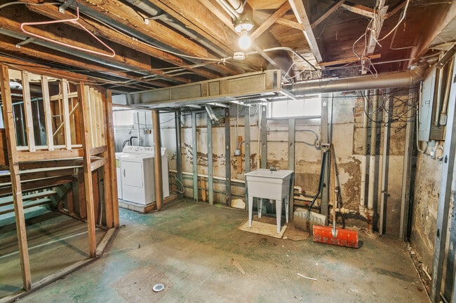 Building Photo - 14336 Harrison Ave