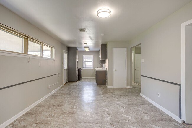 Building Photo - Great 4 Bed, 2 Bath Rental Available for New Tenants- 76134