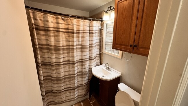 Building Photo - 2620 NE 19th St