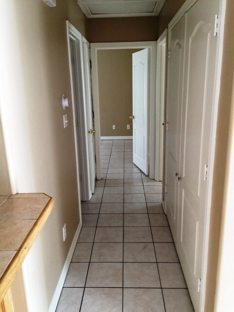 Building Photo - 1604 E Quail St