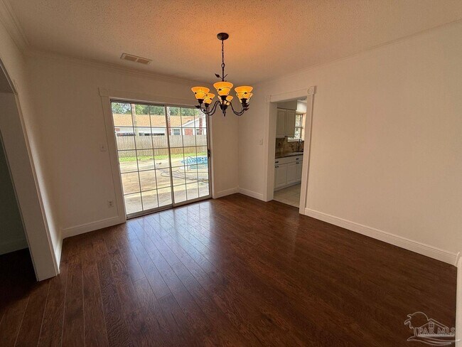 Building Photo - 905 Poinciana Dr