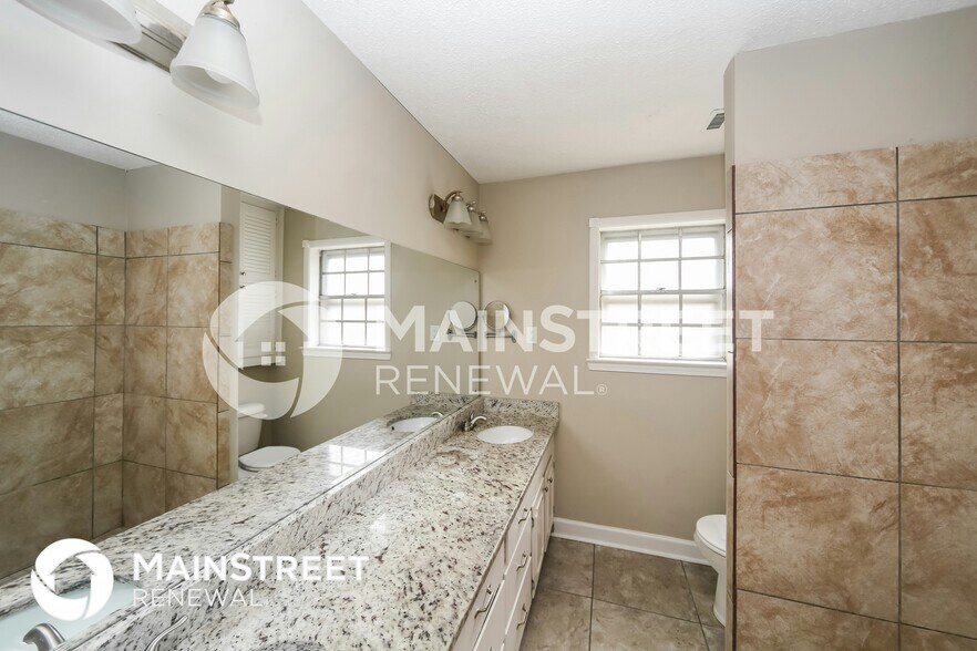 Building Photo - 3084 Kemper Dr