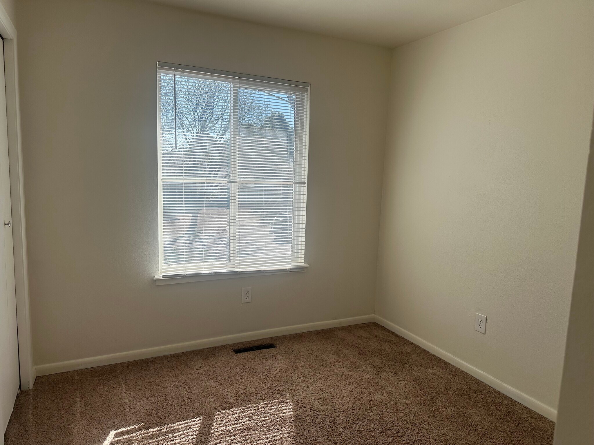 Building Photo - 7891 York St