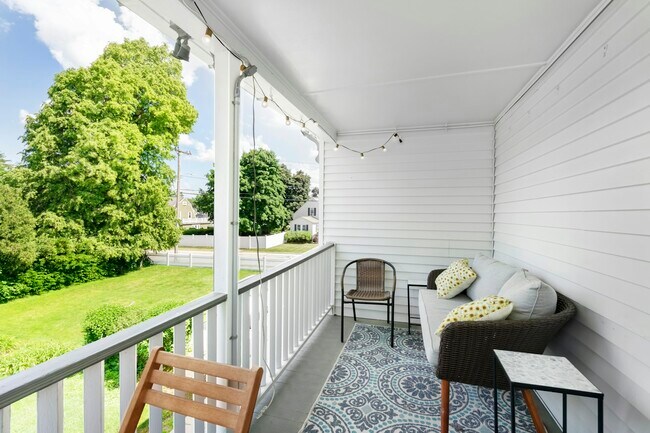 Building Photo - 611 Varney St