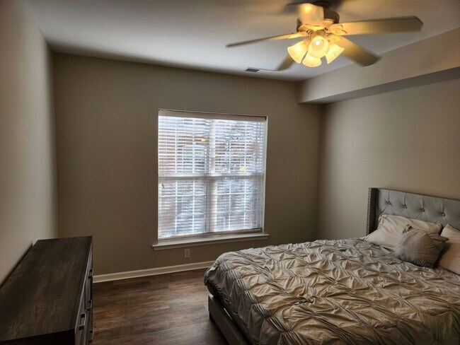 Building Photo - 3 Bedroom 2 Bathroom Condo in Belle Vista Gated Community