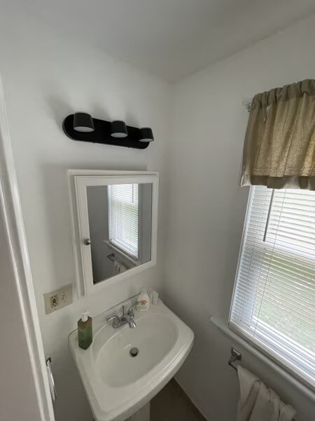 Bathroom (1/2) - 3250 Madison Ave
