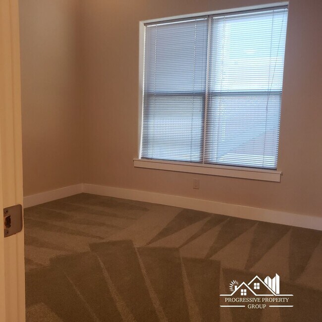 Building Photo - 525 E Kiowa St