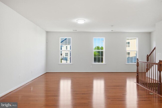 Building Photo - 43849 Kingston Station Terrace