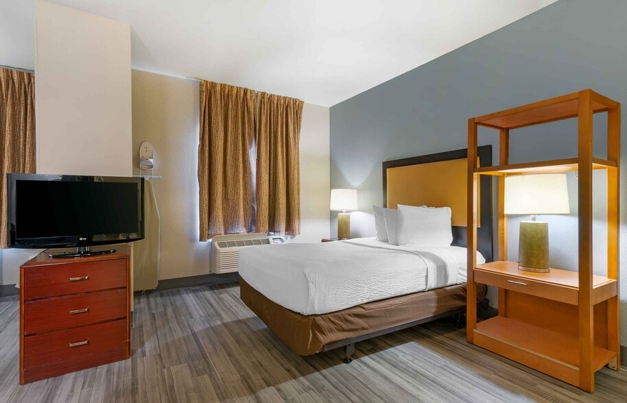 Building Photo - Furnished Studio-Kansas City - Overland Park - Metcalf Ave