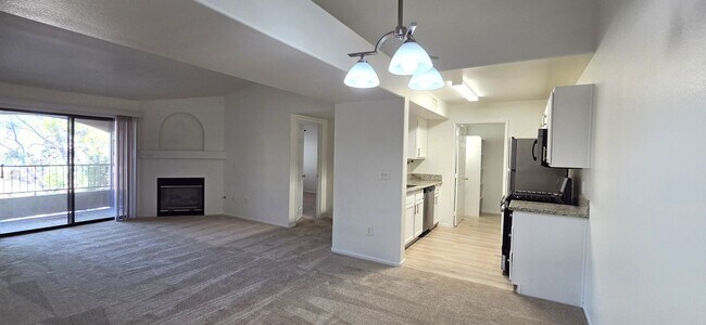 Building Photo - RARE 2nd floor 3 BEDROOM condo in the heart of Seven Hills in gated Horizons @ Seven Hills