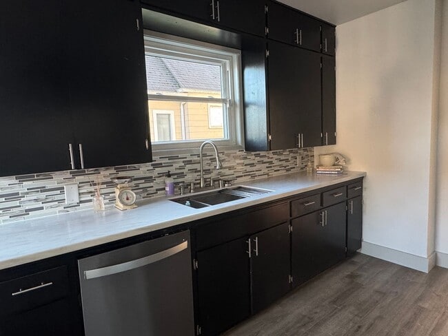 Building Photo - Stunning 3 Bedroom home in Everett