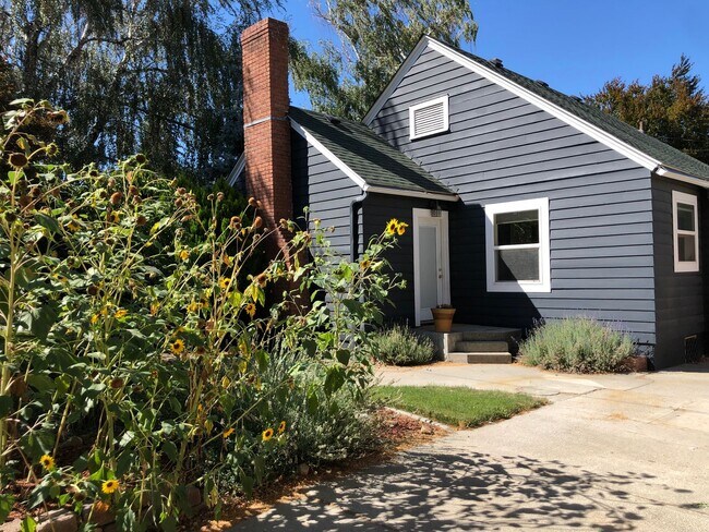 Building Photo - Charming 3-Bed, 2-Bath Home for Rent – Gre...