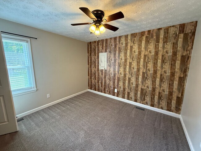 Building Photo - Tranquil 3 Bed 2 Bath Home in Raeford