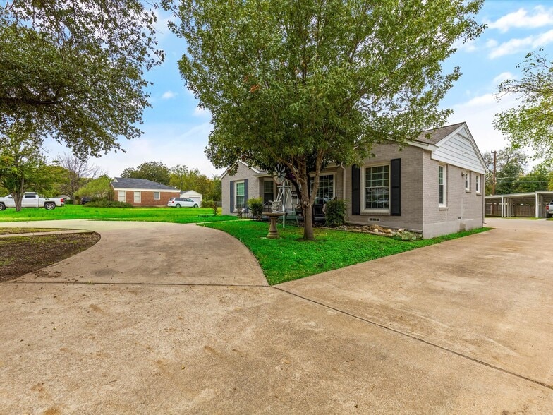 Building Photo - 3508 W Biddison St