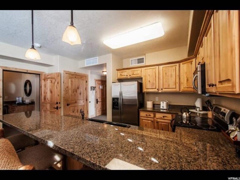 GRANITE COUNTERTOPS - 2653 Canyons Resort Dr