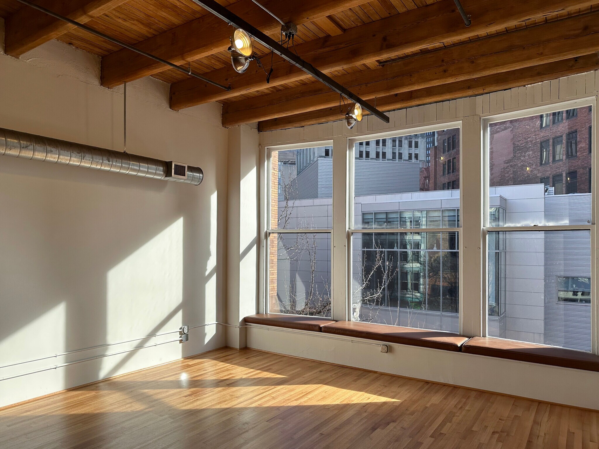 Building Photo - 945 Liberty Ave