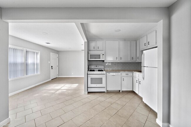 Building Photo - 1 br, 1 bath Duplex - 230 West 27th Street 2