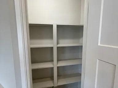 Building Photo - 2025 Sara Vista Dr