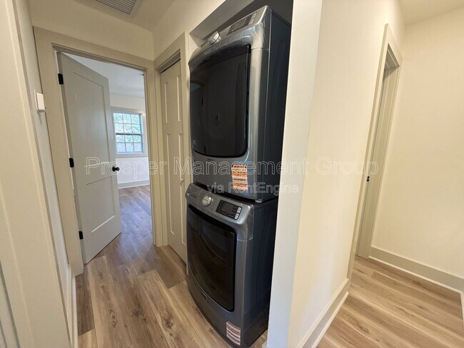 Building Photo - 5732 Allison Ave