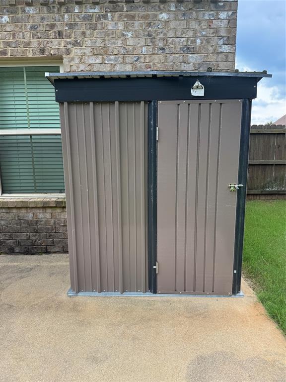 Building Photo - 436 Sydney Dr N