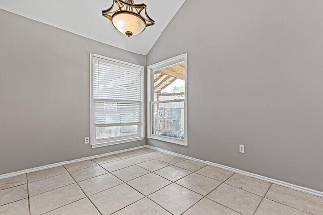 Building Photo - 8814 Pine Forest Dr