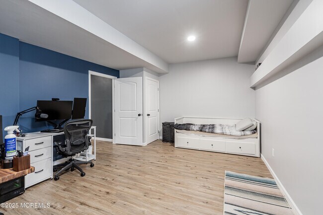 Building Photo - 1561 Scranton Ave