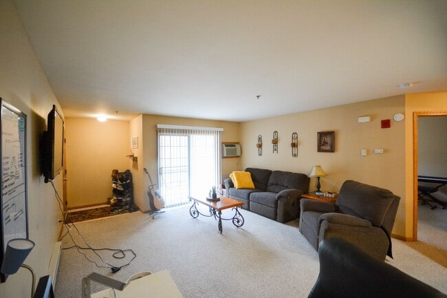 Building Photo - Beautiful 1 Bedroom in Fantastic NE Rochester Location!