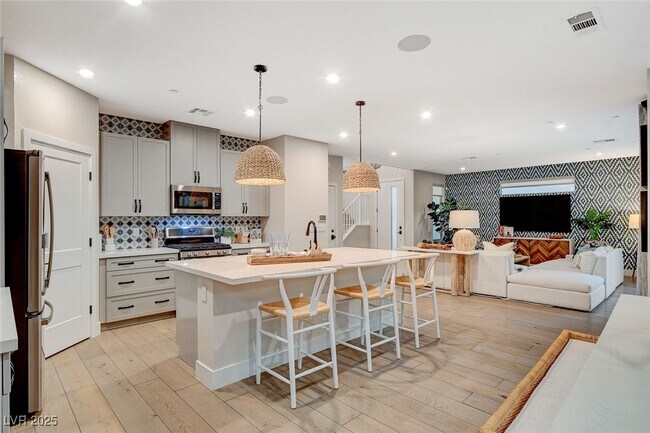 Building Photo - 3209 Vittoria Ave