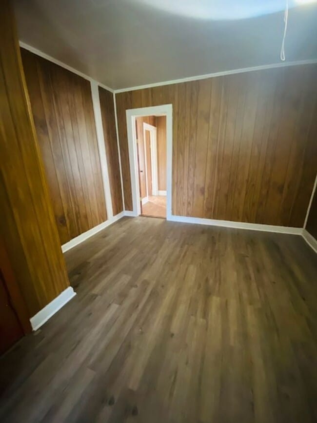 Building Photo - 107 Barry St