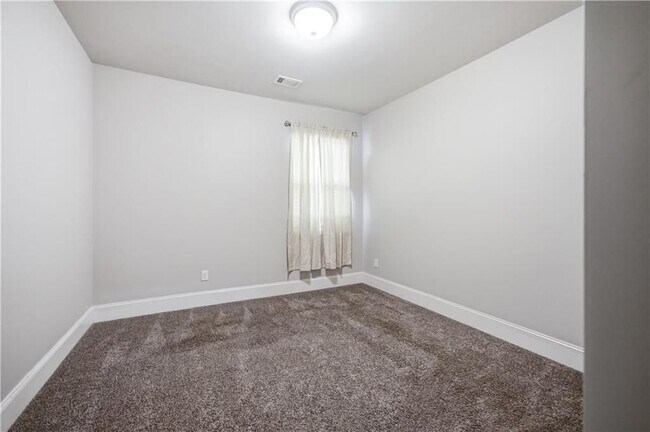 Building Photo - 2053 Hamilton Lake Pkwy