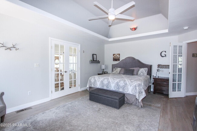 Building Photo - 2440 W Live Oak Dr