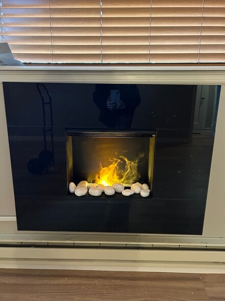 Building Photo - 405 S Coeur Dalene St