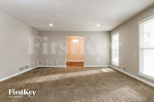 Building Photo - 2324 Sussex Court