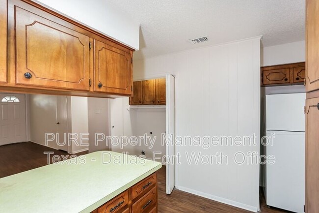 Building Photo - 409 Cousins Ln