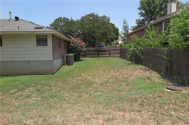 Building Photo - 201 Norwood St W