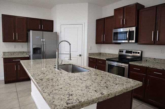 Building Photo - 27440 SW 135th Ave Rd