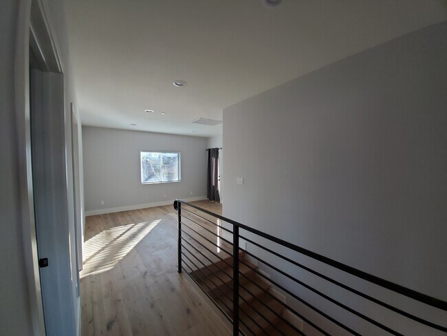 Building Photo - 17348 Emelita St