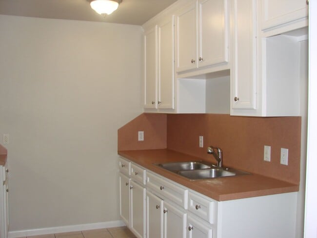 Building Photo - 815 Cravens St