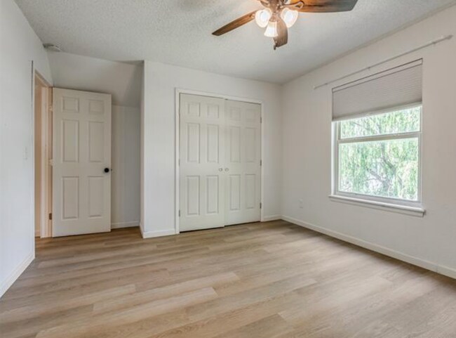 Building Photo - Beautiful 4 bedroom home. Country space, modern updates.