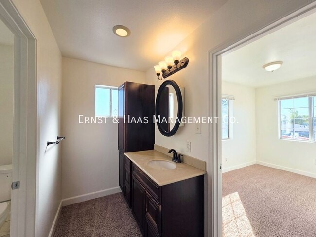 Building Photo - 5426 Lewis Ave