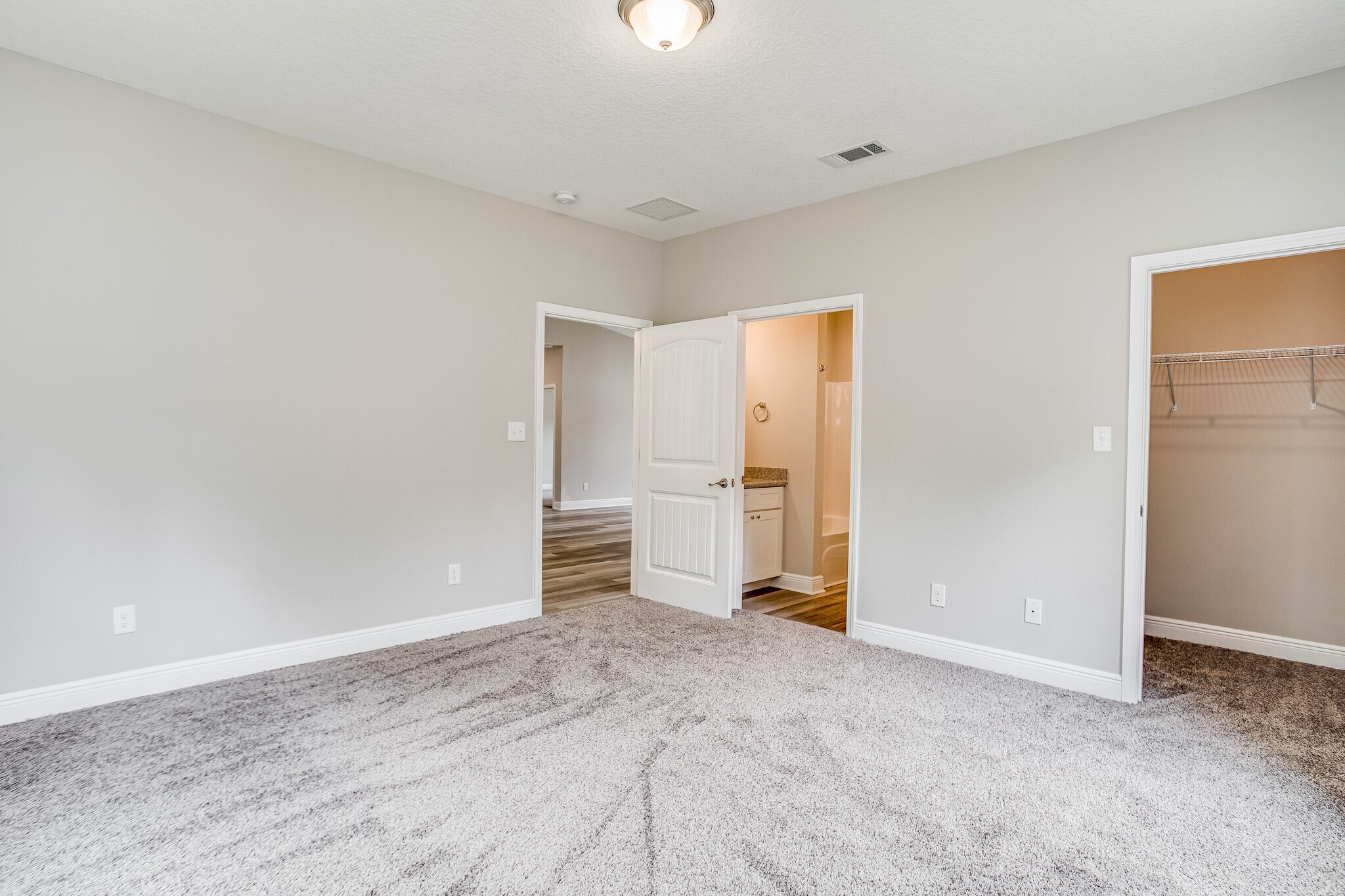 Building Photo - 5940 Savannah Dr