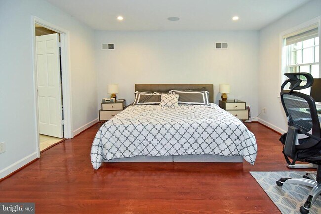 Building Photo - 5153 Westbard Ave