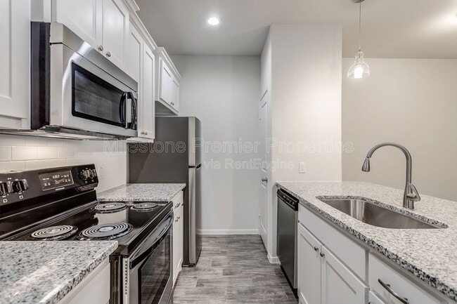 Building Photo - 2405 N Hickory St