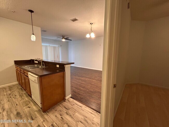 Building Photo - 8215 Green Parrot Rd
