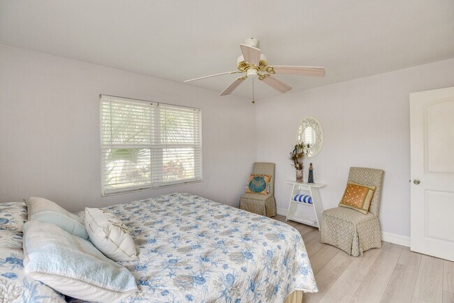 Building Photo - 8 Tropical Dr