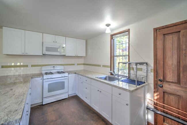 Building Photo - 2225 Blake St