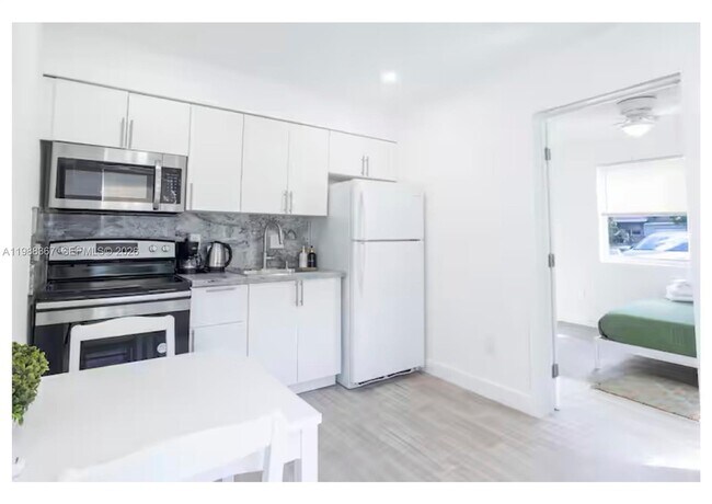 Building Photo - 501 N 24th Ave