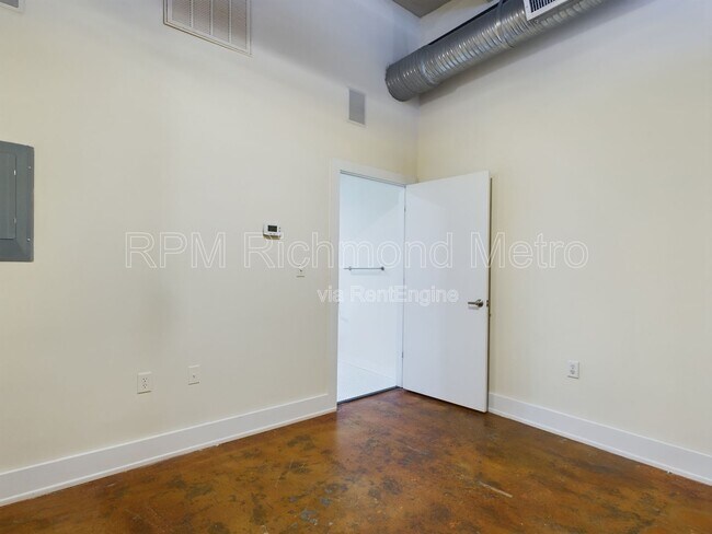 Building Photo - 815 Perry St