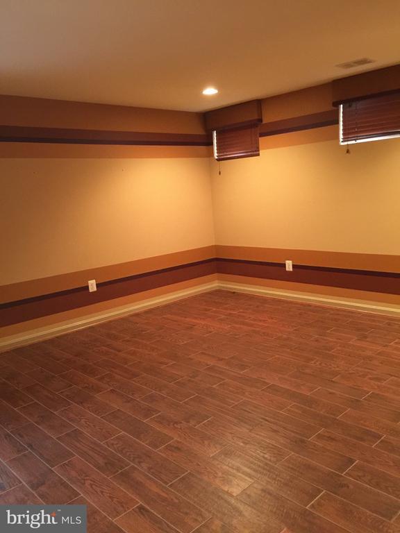 Building Photo - 2404 Almshouse Dr